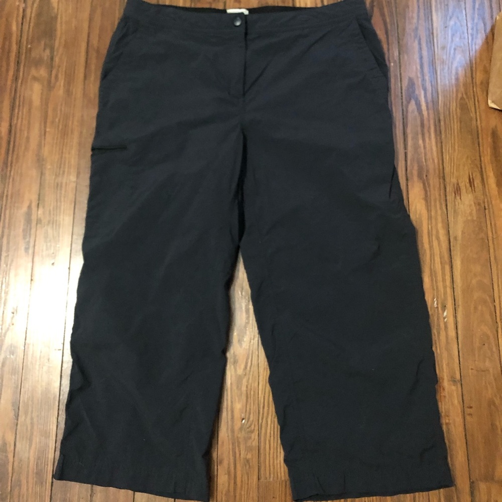 L.L. Bean Trail Capris 31 inches Long Black Smoke Free Home